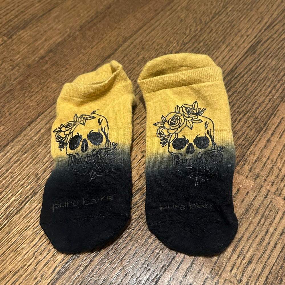 Pure Barre Yellow and Black Skull Socks M Medium AMAZING